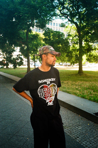 Somebody in Berlin Tee - Black